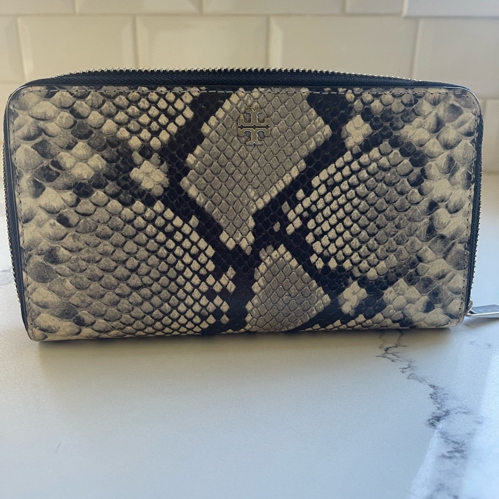TORY BURCH Robinson Embossed Snakeskin Leather Zip Wallet